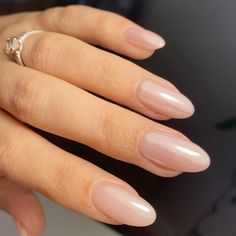 Hailey Bieber Glazed Donut Nails, Bold Nails, Glazed Donut Nails, Donut Nails, Glazed Donut, Nail Trend, Pearl Nails, Bride Nails, Neutral Nails