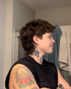 Short Enby Hair Wolfcut, Mullet Haircut Nonbinary, Cool Nonbinary Haircuts, Queer Wolfcut, Transmasc Haircut Mullet, Gender Queer Haircuts, Very Short Mullet Straight Hair, Longer Masculine Haircuts, Short Hairstyle Women Masculine