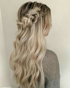 Bridemaids Hairstyles, Bridesmaid Hair Long, Fotografi Vintage, Bridesmaid Hairstyles, Long Blonde, Hair Crush, Facial Features, Half Up Hair, Braids For Long Hair