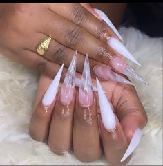 Gel Stilleto Nail Designs, Stiletto Nails White Designs, White Stellio Nails, Ombre Stiletto Nails Long, White Sharp Nails, Stilletos Nails Long, White Stilletos Nails, Pointy White Nails, Stelito Nails Designs Long