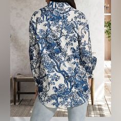 White And Blue Abstract Floral Button Up - Cellabie Medium Made In China 100 % Polyester Blue Button-up Blouse With Floral Print, Floral Button Up, Blue Abstract, Made In China, Abstract Floral, White Tops, Blue White, Button Down Shirt, Color Blue