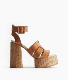 H&M Esparteña Textured Platform Sandals |
Summer Sandals |
Sandalias con Plataformas de Textura de Esparteña de H&M |
Sandalias de Verano Platform Sandals Summer, Sandals Summer, Platform Sandals