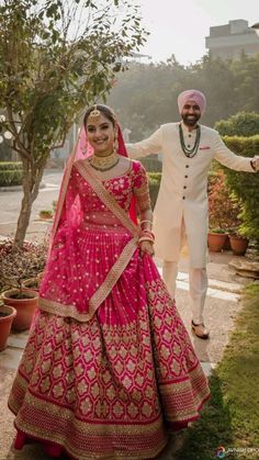 Indian Wedding Dress Bridal Lehenga, Bridal Choli, Couple Story, Pink Bridal Lehenga, Best Indian Wedding Dresses, Bridal Lengha, Latest Bridal Lehenga, Wedding Lehenga Designs, Indian Bride Outfits