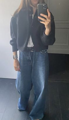 Baggy Navy Pants Outfit, 90s Chola, 90s Chola Fashion, Western Winter Fashion, Winter Fashion For Women, Western Winter, Outfit Jeans, Best Western, Mode Inspo