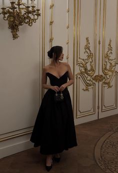 Black Evening Dress Aesthetic, Black Prom Dress Old Money, Luxury Vintage Black Corset Dress, Black Dress Paris Aesthetic, Luxury Coquette Evening Dresses, Princess Dinner, Classy Style Outfits, Ballet Attire, Outfit Ugg