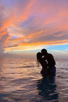 ¿Visita El Salvador? Hay algo para todos los gustos. Echa un vistazo a esta guía de viaje definitiva de El Salvador. Couples Vacation Photos Mexico, Couples Mexico Photos, Couple Mexico Pictures, Tropical Vacation Couple Photos, Early Adulthood Aesthetic, Couple Poses On Vacation, Couples Vacation Poses, Cute Couple Beach Photos, Couple Trip Aesthetic