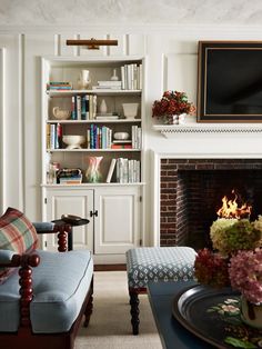 No Tv Living Room, Katie Rosenfeld Design, Conversation Room, Katie Rosenfeld, Cape Cottage, Spool Furniture, Big Tv, Storybook Cottage, Bookshelf Design