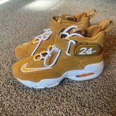 Nike Air Griffey Max 1 (Gs) Sneakers Suede Wheat Pollen White Boys Size 5y New! Yellow Basketball Shoes For Sports With Round Toe, Yellow Basketball Shoes With Round Toe, Sporty Brown Basketball Shoes With Round Toe, Yellow Round Toe Basketball Shoes For Sports Events, Nike Sneakers For Sports Events With Round Toe, Brown Basketball Shoes With Round Toe For Sports, Brown Basketball Shoes With Round Toe, Brown Round Toe Basketball Shoes For Sports, Yellow High-top Sneakers For Sports Events