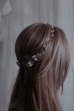 Royal Hairstyles, Long Hair Wedding Styles, Front Hair Styles, Hair Up Styles, Flower Headpiece, Hairdo For Long Hair, Short Hair Styles Easy, Aesthetic Hair, Prom Hair