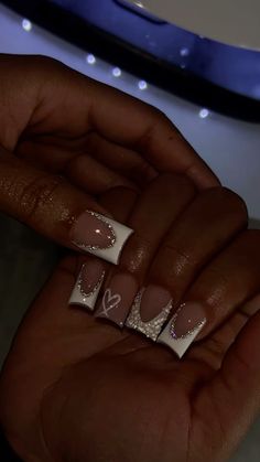 Bday Short Nails, Nails 15 Birthday, Short Cute Nails For Back To School, Baddie Back To School Nails, White Nails Short With Designs, Short Cute Nails Square, Short Square Bling Nails, Short Nail Designs Back To School, Short Bougie Nails