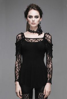 Le Haut Gothique Dhalia c'est le nouveau coup de coeur de la boutique, ces nombreux détails en font une pièce d'exception! #Vetement #Gothique Contrast Lace Top, Gothic Shirts, Lacy Tops, Feminine Blouses, Stunning Tops, Mode Boho, Gothic Steampunk, Black Clothing