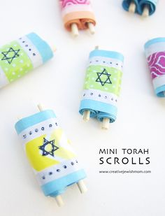 mini toothbrush holders made out of toilet paper and colored fabric with the word, mini tobah scrolls on them