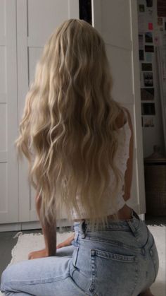 Healthy Blonde Hair, Blonde Aesthetic, Blonde Wavy Hair, Vacation Hairstyles, Blonde Hair Inspiration, Blonde Hair Looks, Foto Poses, Long Blonde, Long Wavy Hair