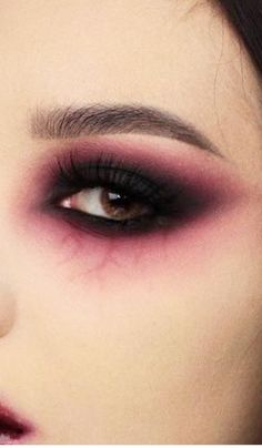 Diy Vampire Makeup, Halloween Backgrounds Wallpapers, Evil Makeup, Diy Vampire, Halloween Lip Makeup, Vamp Makeup, Halloween Nails 2022, Nail Designs Halloween