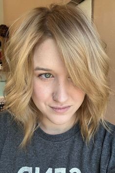 28 Trendy Feathered Haircuts: Stunning Styles For Your Next Look | Lookosm Feathered Haircuts, Feathered Hair Cut, Feathered Bob, Feather Cut, Stylish Haircuts, Wispy Bangs, Edgy Hair, Mid Length Hair, Long Layered Hair