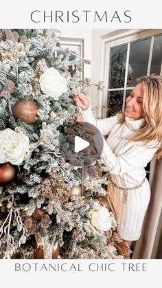 Pinecone Magic, Janine Graff, Chic Christmas Tree, Snowy Pinecone, Christmas Tree Inspo, Creative Christmas Trees, Decorating Style, Chic Christmas, Gorgeous Glass