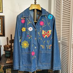 Vintage Julia Kim Denim Embroidered Chore Coat Size Medium 100% Cotton Made In India Floral/Flower/Butterfly/Embroidered Denim Blue Long Sleeve Outerwear With Floral Embroidery, Denim Blue Floral Embroidery Long Sleeve Outerwear, Long Sleeve Denim Blue Outerwear With Floral Embroidery, Blue Embroidered Relaxed Fit Outerwear, Blue Embroidered Outerwear With Relaxed Fit, Denim Outerwear With Multicolor Embroidery And Long Sleeve, Denim Outerwear With Multicolor Embroidery Long Sleeve, Spring Retro Blue Denim Jacket, Vintage Blue Outerwear For Spring