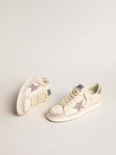 The glorious Nineties wrapped up in a sneaker. The Stardan sneakers pay homage to the basketball icons of that decade, while keeping an eye on the present. This version with a white nappa leather and pearl suede upper features a pink glitter star and heel tab. And white laces add the finishing touch. Cream Low-top Sneakers With Studded Outsoles, White Leather Sneakers With Glitter Accents, Casual Leather Sneakers With Glitter Accents, White High-top Sneakers With Glitter Accents, Sporty Leather Sneakers With Glitter Accents, Leather Sneakers With Glitter Accents And Round Toe, Low-top Leather Sneakers With Glitter Accents, White Glitter Lace-up Sneakers, White Low-top Sneakers With Glitter Accents