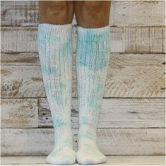 Tie dye Hooters style cotton slouch socks for women - Made in USA Our exclusive custom tie dye pastel aqua cotton slouch socks. No 2 pair the same! Tie dye is the hottest look for summer and our tie dye cotton slouch socks remind us of the summer of love. Super soft cotton slouch socks in tie dye pastel aqua for women. Our softest thick cotton slouch sock batch ever! MADE IN USA SLOUCH SOCKS. You loved our cotton slouch socks in the 80's and 90's and now they are back! Your feet will fall in lov La Gear Sneakers, Hot Summer Looks, Jeans And Wedges, Tie Dye Socks, Slouch Socks, Women Tie, Tie Dye Colors, Tie Dye Cotton, Socks For Women