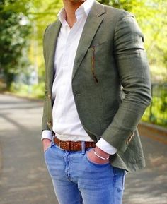 Olive blazer, dress shirt & jeans Linen Blazer Men, Blazer Outfits Men, Mens Business Casual Outfits, Chique Outfit, Mens Fashion Blazer, Traje Casual, Green Blazer, Mode Casual, Mens Fashion Classy