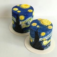 two cakes decorated to look like the starry night