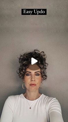 Nikita Berkhout | Creator on Instagram: "Easy Updo 🌸Comment Link if you want the 🔗 for the claw clips   💎Earrings @frankyamsterdam    #hairstyles #springhairstyles #easyhair #curlyhairstyle #exploremore #explorepage #viral #krullen #curlyhair #wavyhair #curlytutorials #easyhairstyle #easyhairstyles #curlyhairstyles #curlygirl #trendinghair #hairtutorial #hair #trendinghairvideos" Curly Claw Clip Hairstyles, Curled Hairstyles For Medium Hair, Hair Styles Curly Hair, Styles Curly Hair, Hair Styles Curly, Easy Updo, Curly Updo, Curly Hair Updo, Messy Short Hair