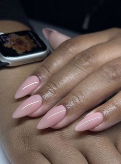 unha elegante Minimalist Manicure, Elegant Almond Nails, Italy Nails, Trendy Almond Nails, Elegant Touch Nails, Unghie Sfumate, Kutek Disney, Milky Nails, Acrylic Toe Nails