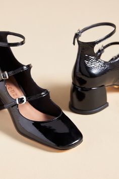 Capricorn Style, Black Mary Jane Heels, Mary Jane Shoes Heels, Leather Mary Jane Shoes, Black Mary Jane Shoes, Shiny Shoes, Plastic Heels, The Seine, Bow Heels