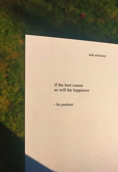 Se a mágoa vier, a felicidade também -Seja paciente Patient Quotes, Milk And Honey Quotes, Honey Quotes, Quotes Books, Happy Times, Rupi Kaur, Aesthetic Quotes, Be Patient