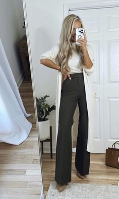 Work Attire Women, Casual Work Attire, Work Outfit Office, Office Casual Outfit, Professional Outfits Women, Business Casual Outfits For Women, Office Outfits Women, Business Casual Outfits For Work, Business Casual Dresses