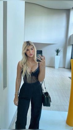 look estiloso para você se inspirar Cargos Night Out Outfit, Look Black Night, Luis Miguel Concert Outfit, Los Vegas Outfits, 23 Year Old Outfits, Outfits Para Un Bar, Paty Sp Outfit, Outfits Cumpleaños, Look Patty