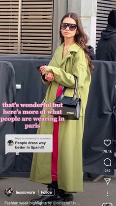 Lessiswore insta Jacquemus Black Bag, Bag Green, Green Coat, People Dress, Black Bag, Green Bag, Winter Outfits, Fashion Week