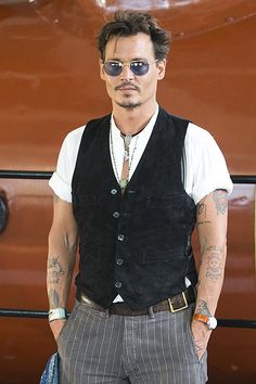 Hollywood Horror Movies, Johnny Depp Wallpaper, Hollywood Action Movies, جوني ديب, Johnny Depp Style, Kaptan Jack Sparrow, Chaleco Casual, Young Johnny Depp, Johnny Depp Pictures