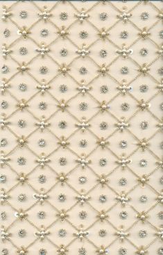 an image of a white and gold wallpaper with diamonds on it's side