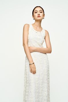 Elegant Sleeveless Lace Dress For Spring, Elegant Sleeveless Lace Maxi Dress, Sleeveless Scalloped Lace Dress, Sleeveless Lace Dress With Scalloped Edges, Feminine Sleeveless Midi Dress With Lace Bodice, Elegant Sleeveless Lace Dress With Lace Trim, Sleeveless Lace Maxi Dress For Formal Occasions, Formal Lace Sleeveless Maxi Dress, Sleeveless Maxi Dress With Lace Bodice