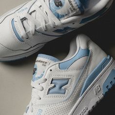 Alle Release-Infos zum New Balance 550 Blue Haze BBW550BC. Besucht diese Seite oder unsere App und findet alle Stores für das Modell. Check more at https://www.deadstock.de/releases/new-balance-550-blue-haze-bbw550bc/ Dusk Blue, New Balance Blue, Adidas New, Mens Fashion Casual Outfits, Gift Ideas For Men, Nike Adidas