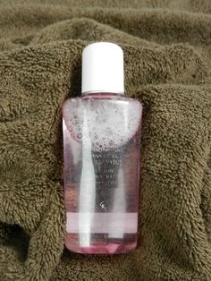 Bottle with homemade eye make-up remover, no tear Make Up Remover, Baby Shampoo, Diy Health, Eye Makeup Remover, Beauty Recipe, Homemade Beauty Products, Diy Makeup, Eye Make