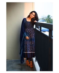 Dress Indian Style Simple Cotton, Cotton Anarkali Suits Designer, Indigo Kurti Designs, Simple Anarkali Suits, Cotton Anarkali Dress, Indian Anarkali Dresses, Cotton Anarkali Suits, Cotton Anarkali Kurta