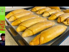 there are many bread rolls on the baking sheet