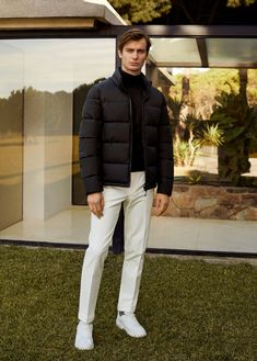 Men Outfit For Winter, Black Jacket Outfit Casual, Mango Menswear, Black Puffer Jacket Outfit Men, White Jacket Outfit Men, Turkey Ootd, Sports Style Men, Down Jacket Outfit