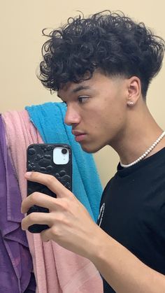 Mid Curly Hair Men, Curly Hair Low Taper, Curly Hairstyles Boys, Tape Fade, Low Taper Fade Curly Hair, Curly Hair Undercut, Curly Hair Taper