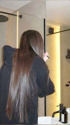 Hair Inspiration Long, Long Brown Hair, Brunette Girl, Beautiful Long Hair, Hair Inspo Color, Shiny Hair, Aesthetic Hair