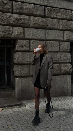 Weekly Manifestation, Old Money Fashion, Outfit Elegantes, Money Fashion, Outfit Chic, Cold Outfits, Blazer Outfit, Neue Outfits