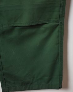 How it fits Baggy Waist 40″ Inside leg 32″ Flaws See products images Material Cotton Era 00s Colour Green Green Dickies, Fits Baggy, Dickies Workwear, Vintage Dickies, Vintage Clothing Online, Cargo Trousers, Uk Fashion, Work Wear, Retro Vintage