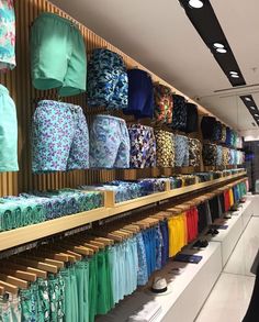 Clothing Store Interior Design Ideas, Closet Shoe Storage, Modern Cupboard Design, Retail Interior Design