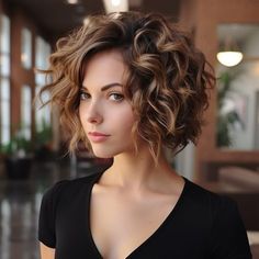 Curly Wedge Haircut, Haircut Trending, Curly Angled Bobs, Grunge Hairstyles, Shaggy Bob Hairstyles, Waves Haircut, Messy Waves, Crop Haircut, Wedge Hairstyles