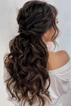 Wedding Hairstyles Brown Hair With Veil, Curly Half Updos For Long Hair, Long Brown Hair Wedding Hairstyles, Bridesmaid Hair Curly Natural Half Up, Maid Of Honor Hairstyles For Long Hair Half Up, Dark Brown Wedding Hair, Wedding Hairstyles For Bride Half Up, Wedding Hairstyles Dark Hair, Wedding Hair Brown