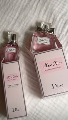 Profumo Victoria Secret, Perfume Dior, Dior Parfum, Blooming Bouquet, Dior Perfume, Pretty Skin Care, Perfume Scents, Perfume Lover, Pink Girly Things