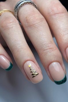 Christmas Tree Nail Designs, Christmas Tree Nail Art, Nail Art Noel, Tree Nail Art, Christmas Tree Nails, Tree Nails, Subtle Nails, Christmas Nails Easy