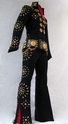 Elvis Jewelry, Elvis Fashion, Elvis Style, Black Elvis, Elvis Costume, Elvis Presley Concerts, Elvis Presley Memories, Graceland Elvis, Elvis Jumpsuits